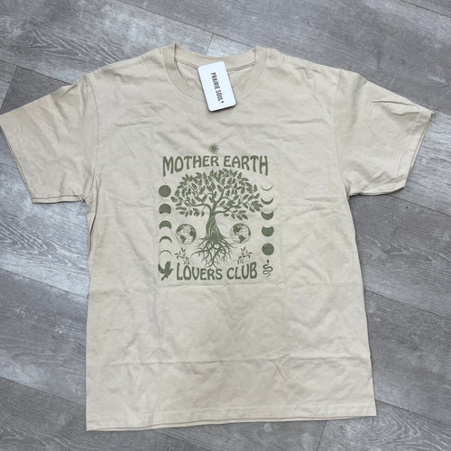 Graphic Tee / Mother Earth Lovers Club