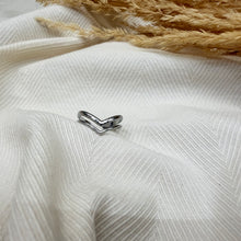 Double V ring