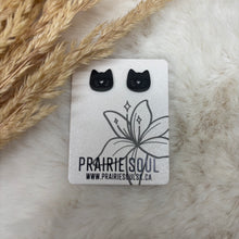 Metal Shape Stud Earring / Cat whiskers