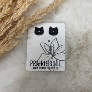 Metal Shape Stud Earring / Cat whiskers