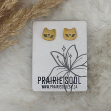 Metal Shape Stud Earring / Cat whiskers