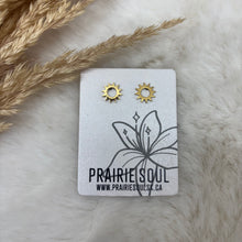 Metal Shape Stud Earring / Sun