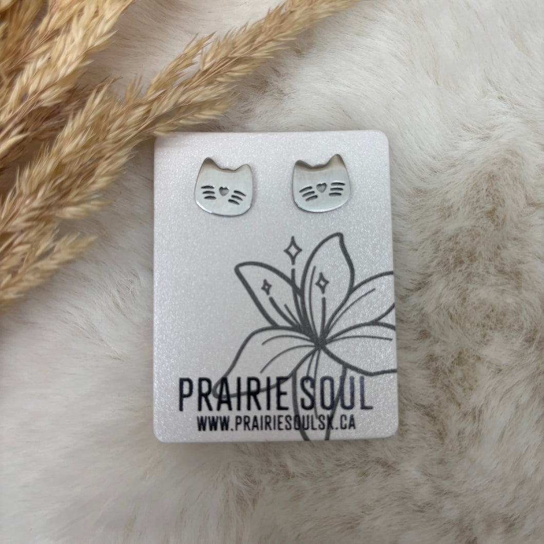 Metal Shape Stud Earring / Cat whiskers