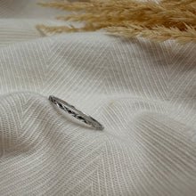 Ring | Dainty Criss Cross | Stainless Steel
