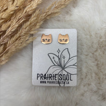 Metal Shape Stud Earring / Cat whiskers