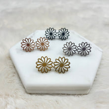 Metal Shape Stud Earring / Flower