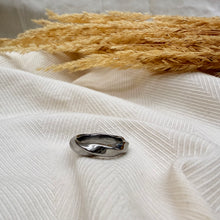 Single Twist Ring