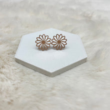 Metal Shape Stud Earring / Flower