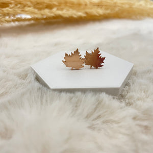 Metal Shape Stud Earring / Canada Maple leaf