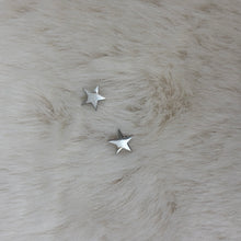 Metal Shape Stud Earring / Star