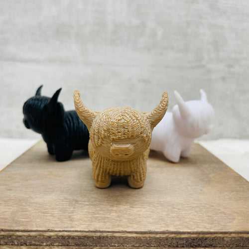 Highland Cow Figure *imperfection*