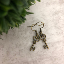 Charm Earring / Key Vintage Small