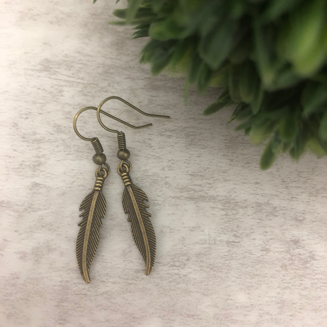 Charm Earring / Feather