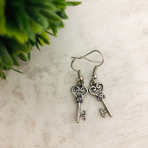 Charm Earring / Key Vintage Small