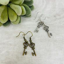Charm Earring / Key Vintage Small