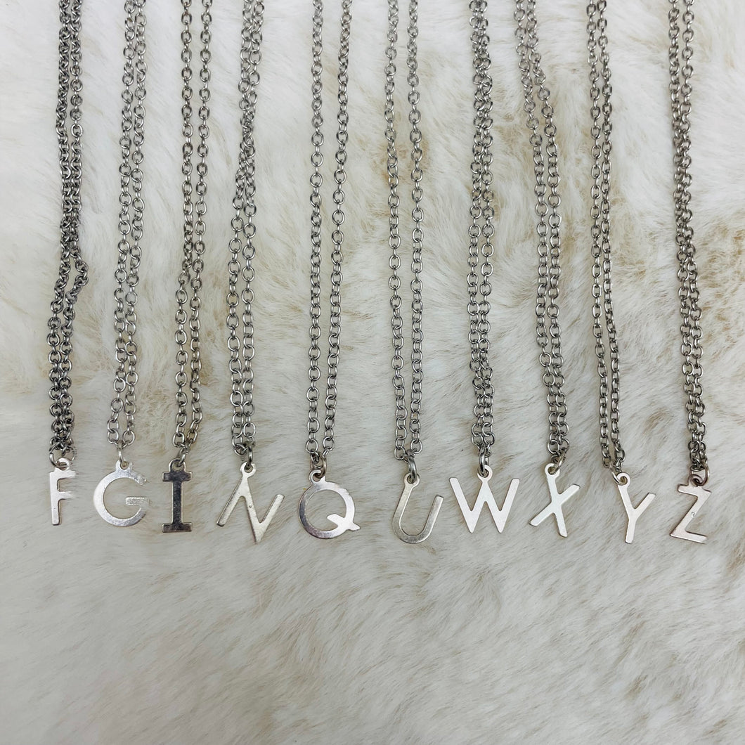 Dainty Necklace / Letter Outline