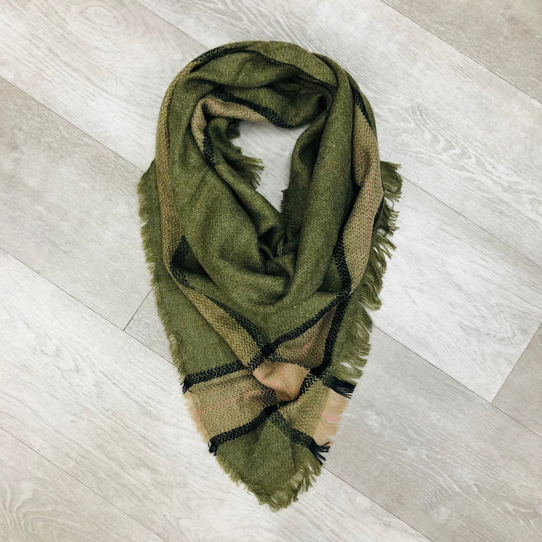 Triangle Blanket Scarf / Green pattern