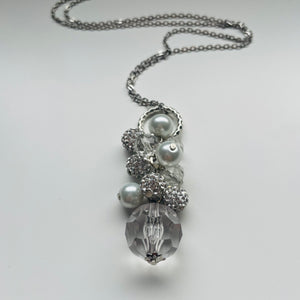 Cluster Necklace / Glitterball #16 / white Pearl clear