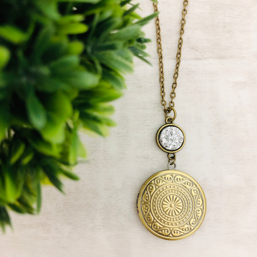 Locket Necklace / Round Medallion Circle