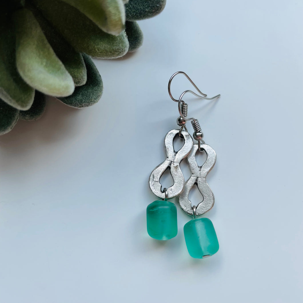Earring / one of a kind #28 / silver hammered turquoise