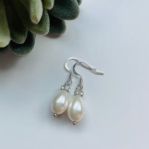 Earring / one of a kind #42 / silver Pearl teardrop