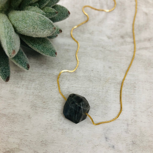 Lena Gemstone Necklace / Labradorite