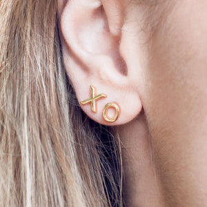 Metal Shape Stud Earring / XO